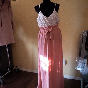 MAIN STRIP - SPAGHITTI STRAP MAXI DRESS WITH POCKETS AND TIE WAIST **NWOT**